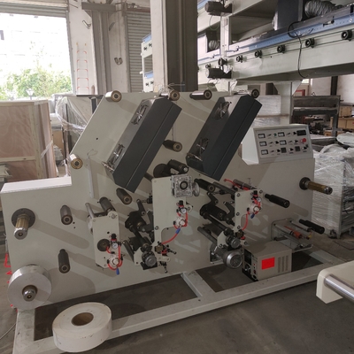 Η μηχανή εκτύπωσης Flexo υψηλής ταχύτητας για τη μέγιστη αποδοτικότητα, χρώμα εκτύπωσης είναι whitle, ταινία, έγγραφο της Kraft, μελάνι