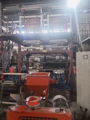 Πάχος φιλμ 0,004 έως 0,1 mm Ευέλικτο σύστημα εξώθησης φιλμ που ενσωματώνει ικανότητα εξώθησης 100 έως 500 kg ανά ώρα για γραμμές παραγωγής φιλμ
