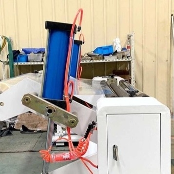 1100mm αυτόματα αποτυπώνουν τη μηχανή 600mm σε ανάγλυφο φύλλο αλουμινίου αλουμινίου