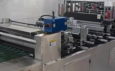 Τσάντα υψηλής ταχύτητας που κάνει τη μηχανή 20pcs/τον ελάχιστο αγγελιαφόρο Mailer αεροφυσαλίδων εγγράφου της Kraft PE