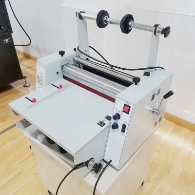 OPP 900mm σκίζοντας μηχανή 5m/ελάχιστη Rewinder τοποθέτηση σε στρώματα ταινιών Nonweaving