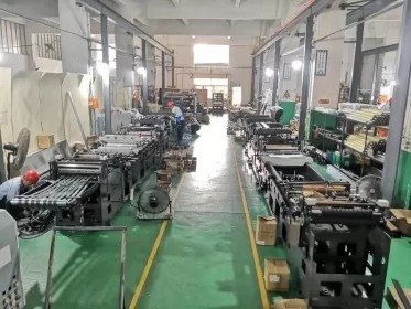 Μίας χρήσης ιατρική τσάντα σακουλών εγγράφου που καθιστά τη χύτρα πιέσεως μηχανών αυτοκόλλητη